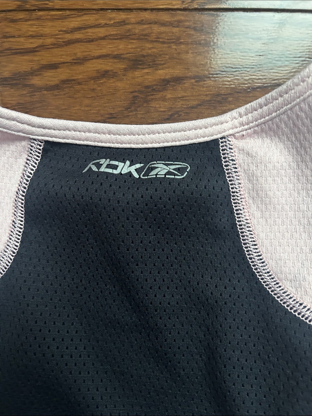 Reebok Running Top -Excellent Condition - Picture 8 of 9